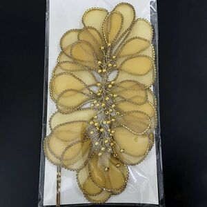 Elegant Gold Leaf Hair Accessory